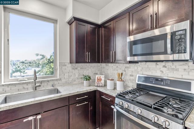 320 Riesling Ave, Milpitas CA: https://media.crmls.org/mediaz/78c9850c-e80a-4c05-94fb-b5fc699b101d.jpg