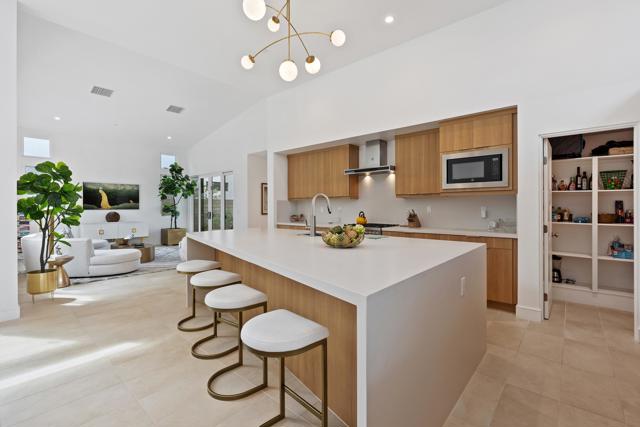 781 Fountain Drive, Palm Springs CA: https://media.crmls.org/mediaz/78c9c4a0-a0aa-4bcf-8d29-50e6521cd432.jpg