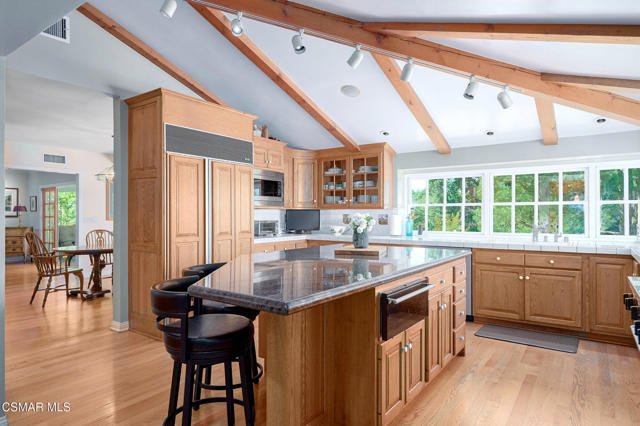 22101 Mulholland Drive, Woodland Hills CA: https://media.crmls.org/mediaz/78c9c7a5-daf3-412a-bb71-fdd7c158927d.jpg