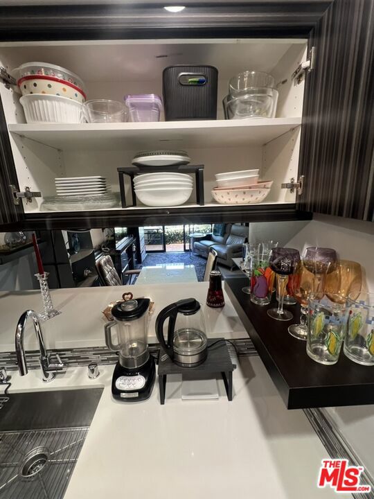 950 N Kings Road, West Hollywood CA: https://media.crmls.org/mediaz/78ca0aca-1598-414b-a5ef-375cd95e136d.jpg