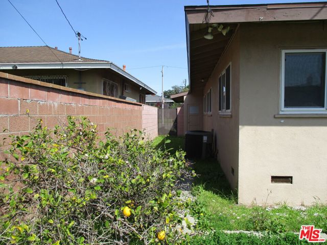 10421 S 1st Avenue, Inglewood CA: https://media.crmls.org/mediaz/78ca0deb-e49d-4b92-bf67-5fedffc0c4ef.jpg
