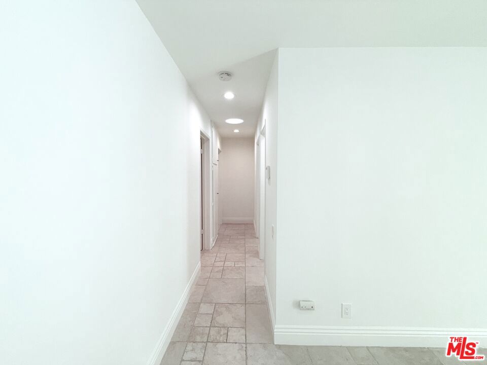 https://media.crmls.org/mediaz/78cb641a-abc6-4d92-b306-c78084f6e864.jpg?preset=X-Large