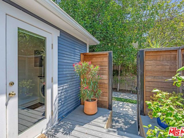 7024 De Longpre Avenue, Los Angeles CA: https://media.crmls.org/mediaz/78cb8719-a69b-4a09-8db4-90042763451a.jpg