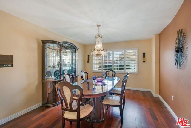 4272 Don Carlos Drive, Los Angeles CA: https://media.crmls.org/mediaz/78cbe4ce-1866-40d0-9e3d-f56bb8abea7e.jpg