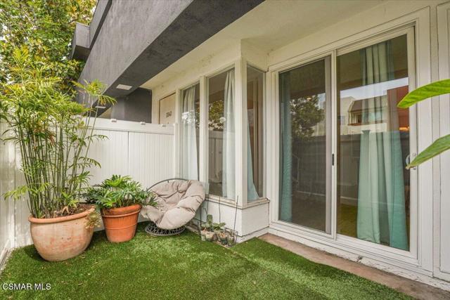 17842 Magnolia Boulevard, Encino CA: https://media.crmls.org/mediaz/78cc7bfb-5ef5-4f86-b40d-7530b565d6a9.jpg