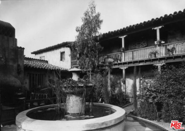 1304 1/2 N Harper Avenue, West Hollywood CA: https://media.crmls.org/mediaz/78ccba6b-9aed-44b0-b7fa-c213d8cdad6d.jpg