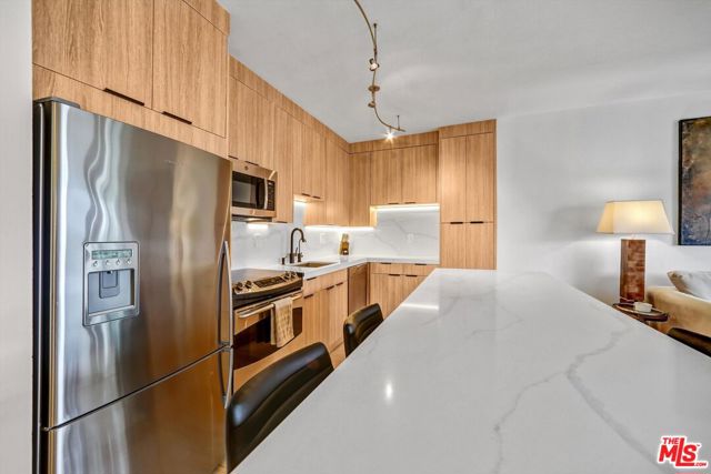 999 North Doheny Drive, 1112 photo 6
