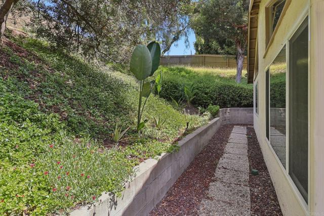 1783 Calle Del Arroyo, San Marcos CA: https://media.crmls.org/mediaz/78cda717-f278-4e9d-9254-d0d5d8378eac.jpg
