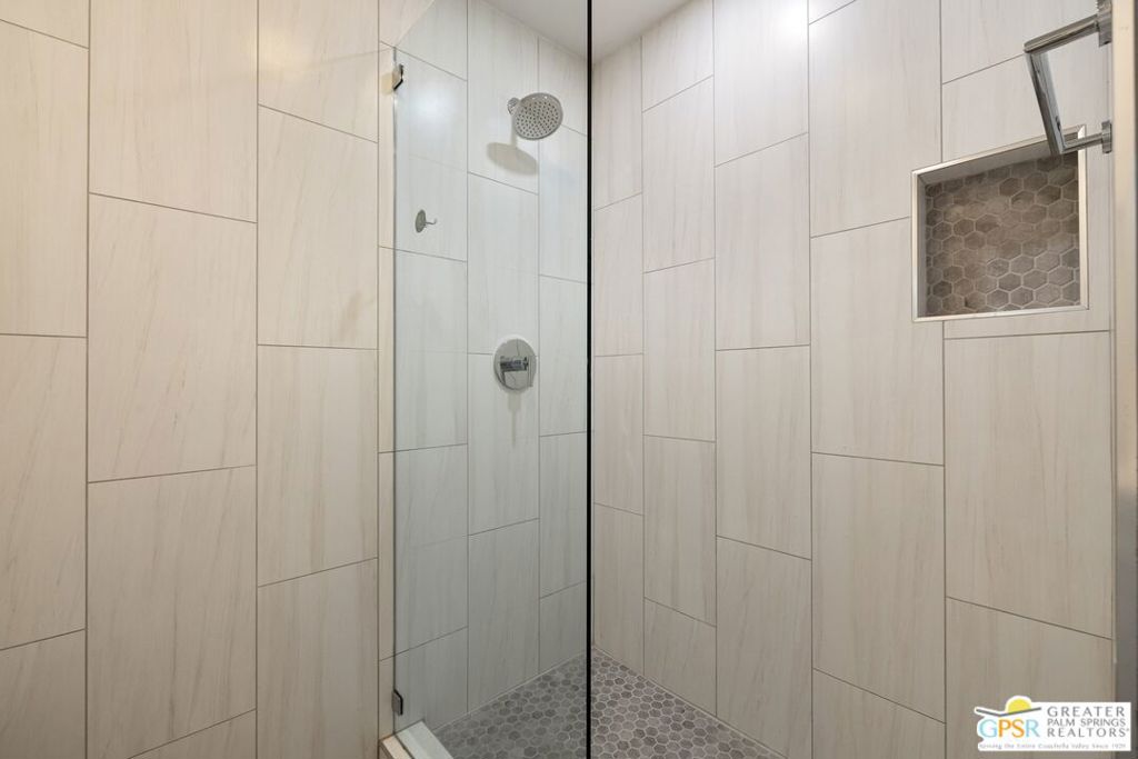 https://media.crmls.org/mediaz/78ce3510-509f-4230-8137-1e75be48eed6.jpg?preset=X-Large