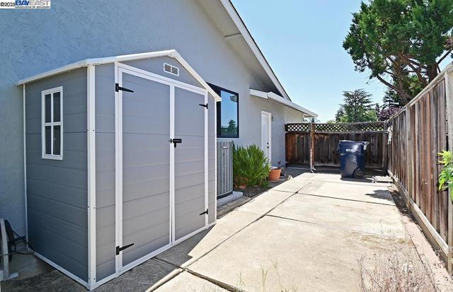 1492 Windsor Way, Livermore CA: https://media.crmls.org/mediaz/78ce5207-5b64-49d9-985c-fcd9ff06aded.jpg