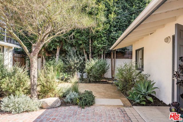 3537 Beethoven Street, Los Angeles CA: https://media.crmls.org/mediaz/78ceabc1-eb93-4533-991f-37eabc69e885.jpg