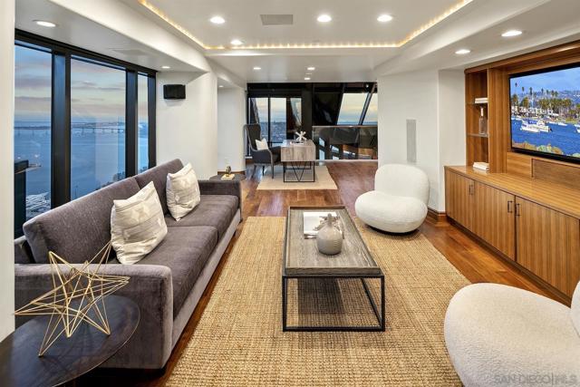 100 Harbor Dr, San Diego CA: https://media.crmls.org/mediaz/78cf777d-bc99-4b7a-87c8-175cbb0a106a.jpg