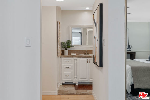 4350 Via Dolce, Marina del Rey CA: https://media.crmls.org/mediaz/78d09208-7d43-4eb7-bfff-980237b14c80.jpg