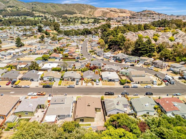 921 Newman Drive, South San Francisco CA: https://media.crmls.org/mediaz/78d0bd05-ba86-4a19-9a84-98a617c60bfc.jpg