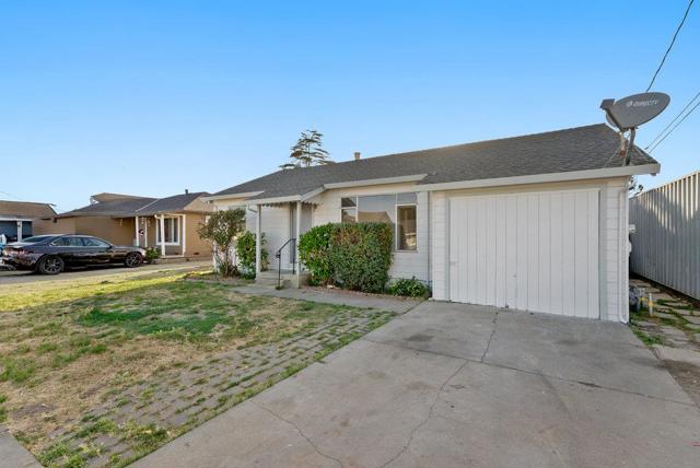 10 Emme Street, Freedom CA: https://media.crmls.org/mediaz/78d14b45-aee4-4d3e-9016-bb6474572905.jpg