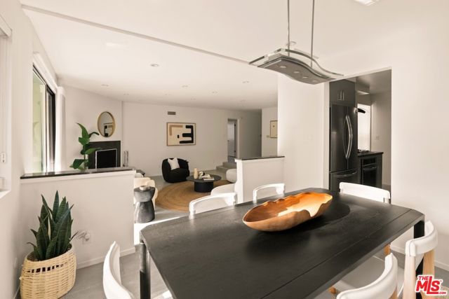 4841 Swinton Avenue, Encino CA: https://media.crmls.org/mediaz/78d1527c-2132-4bdd-a756-0c7fd2cb18c1.jpg