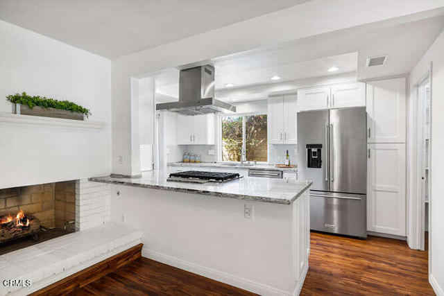 1942 Chalon Street, Newbury Park CA: https://media.crmls.org/mediaz/78d2a688-7024-41a5-bc27-8db47764cc5e.jpg