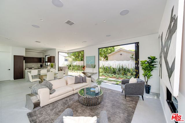 370 N San Vicente Boulevard, West Hollywood CA: https://media.crmls.org/mediaz/78d3967e-ecc9-4bf7-b81a-a48f6f7f6987.jpg