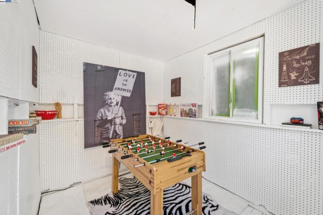 2449 26TH AVENUE, Oakland CA: https://media.crmls.org/mediaz/78d44738-e274-4d8b-ab9a-6e3772f1bb82.jpg