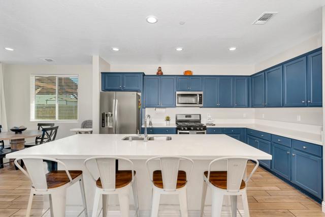 2040 Edwards Street, Los Banos CA: https://media.crmls.org/mediaz/78d4febb-241c-461b-89ba-be8878f7a261.jpg