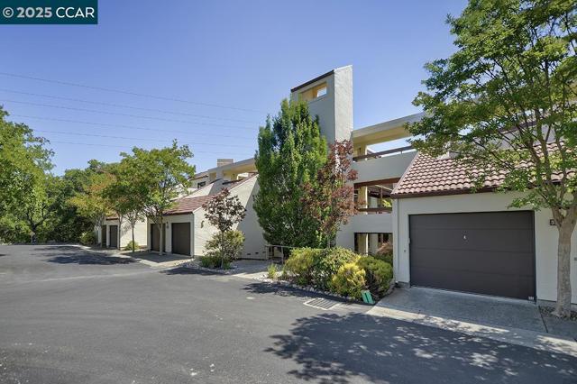 3288 Terra Granada Dr, Walnut Creek CA: https://media.crmls.org/mediaz/78d53752-b7c1-46c6-be5f-aaa48a46a62f.jpg