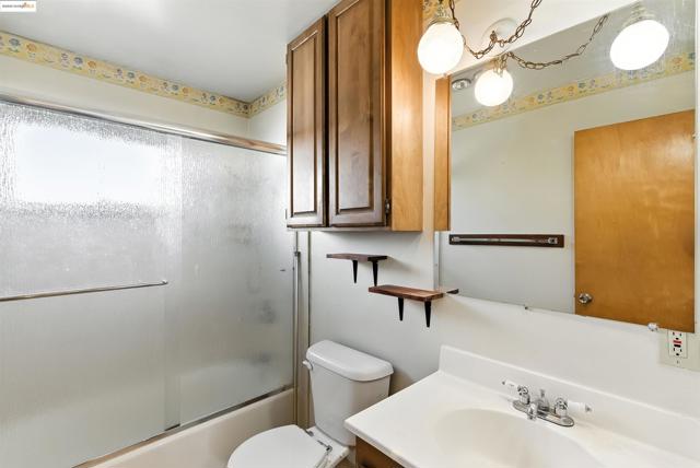 3464 Michael Dr, Redwood City CA: https://media.crmls.org/mediaz/78d5ba1d-1c19-4875-905c-4245192baa08.jpg