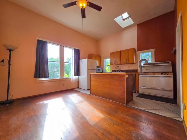 1170 59th Street, Emeryville CA: https://media.crmls.org/mediaz/78d5f90f-513c-4281-a747-2161820a05b2.jpg