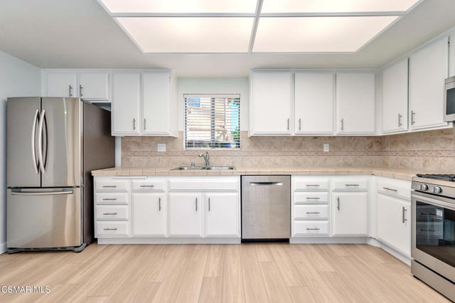 3011 Marigold Place, Thousand Oaks CA: https://media.crmls.org/mediaz/78d613e7-2a81-446c-be34-12cc12228e35.jpg