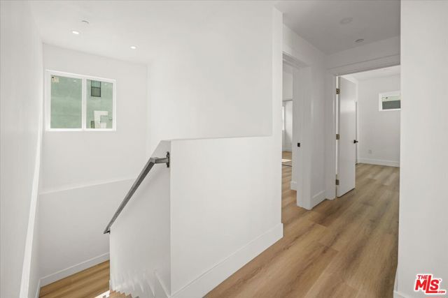 910 N Hudson Avenue, Los Angeles CA: https://media.crmls.org/mediaz/78d6ad10-35ba-4cdc-bfc4-16a69c957817.jpg