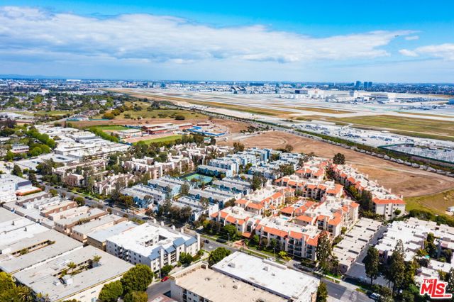 8701 Delgany Avenue, Playa del Rey CA: https://media.crmls.org/mediaz/78d6af89-11c0-4a27-b999-aaa4759ab49d.jpg