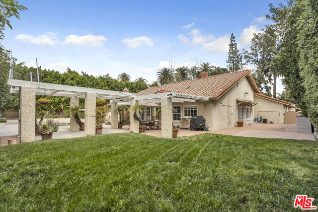 10329 Melvin Avenue, Porter Ranch CA: https://media.crmls.org/mediaz/78d6d365-bbda-40fd-8e9c-adf261555107.jpg