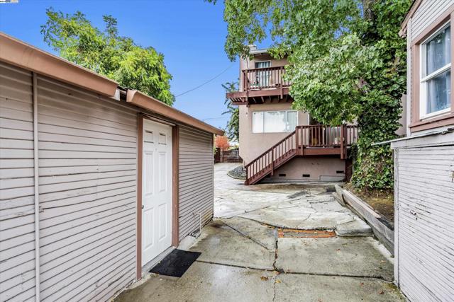 Image 15 of 23 For 22967 Maud Ave