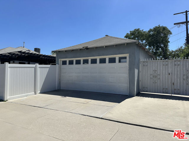 1901 S Point View Street, Los Angeles CA: https://media.crmls.org/mediaz/78d71e33-6117-4288-b166-8f626050d23b.jpg