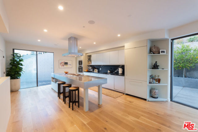 8465 Franklin Avenue, West Hollywood CA: https://media.crmls.org/mediaz/78d80812-26d6-458f-a185-567497983ced.jpg