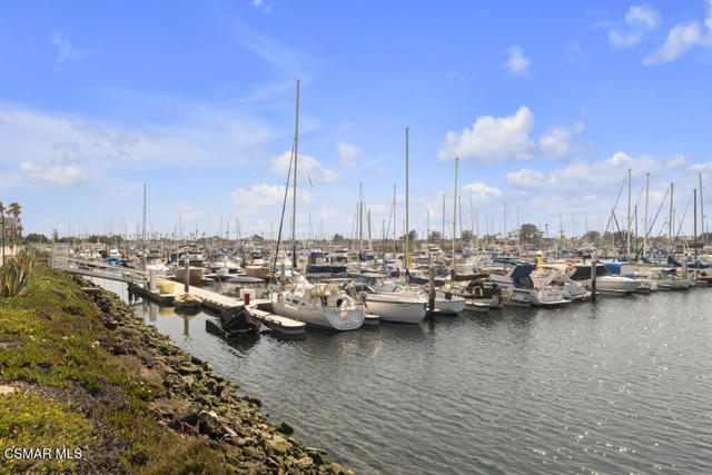 2901 Peninsula Road, Oxnard CA: https://media.crmls.org/mediaz/78d87119-6a55-465e-a41d-61ab968dff3e.jpg