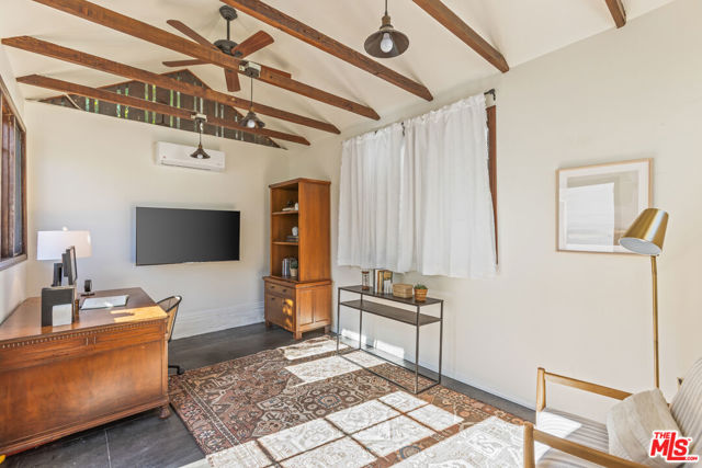 601 S Hudson Avenue, Pasadena CA: https://media.crmls.org/mediaz/78d87743-5c46-4180-9b6e-57007df9a99b.jpg