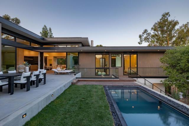 25251 La Rena Lane, Los Altos Hills CA: https://media.crmls.org/mediaz/78d87ad5-8acc-4721-b921-e15f31a51441.jpg