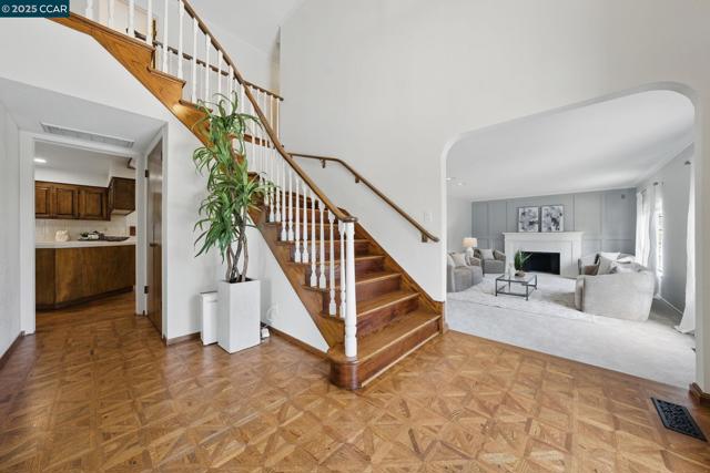 3938 Los Arabis Dr, Lafayette CA: https://media.crmls.org/mediaz/78d88aa8-d5dc-4a91-b84d-a02dd4c9cecf.jpg