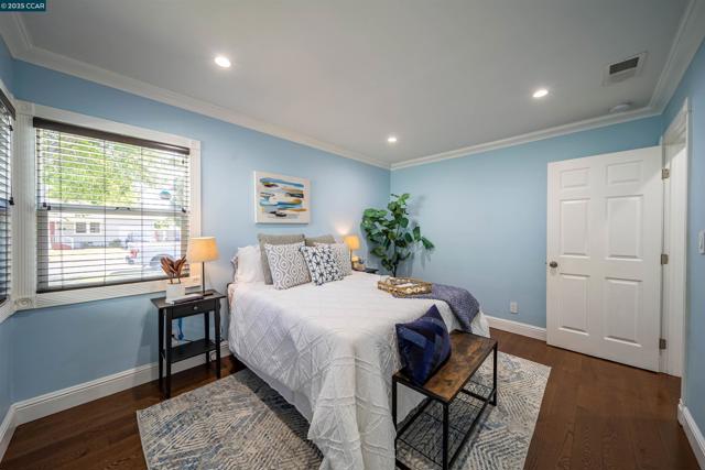 2421 Lincoln Ave, Richmond CA: https://media.crmls.org/mediaz/78d965dd-5bae-40ea-a707-0886cca0fc78.jpg