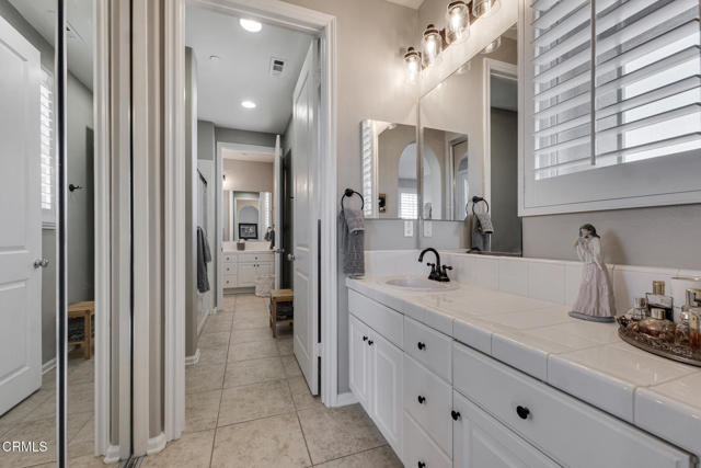 20752 Veneto Way, Porter Ranch CA: https://media.crmls.org/mediaz/78d9a079-4582-40bd-b8f6-5051433e4254.jpg