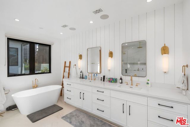 4937 Rubio Avenue, Encino CA: https://media.crmls.org/mediaz/78d9a82f-1085-4f8a-bc47-d338b030dc9a.jpg