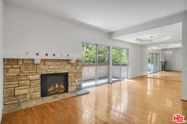 5534 Sylmar Avenue, Sherman Oaks CA: https://media.crmls.org/mediaz/78d9db3d-735b-435e-b43f-0bb71c32c88d.jpg