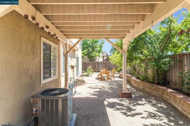 289 Crestview Ave, Martinez CA: https://media.crmls.org/mediaz/78da0d34-7c9c-4208-a10c-9202261d5174.jpg