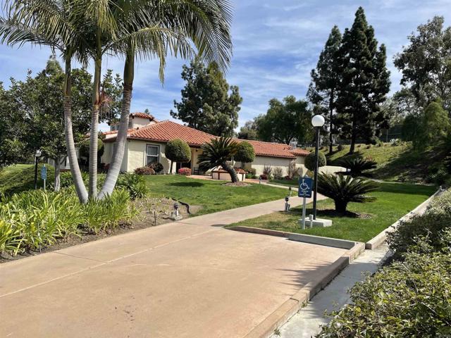 5420 Kipling Lane, Carlsbad CA: https://media.crmls.org/mediaz/78daca1c-6b8c-4060-a41f-b08f5ec366aa.jpg