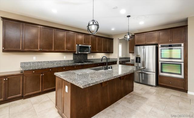 35056 Knollview Ct, Winchester CA: https://media.crmls.org/mediaz/78db7d1c-5471-40c7-91a6-b8371b1721e9.jpg