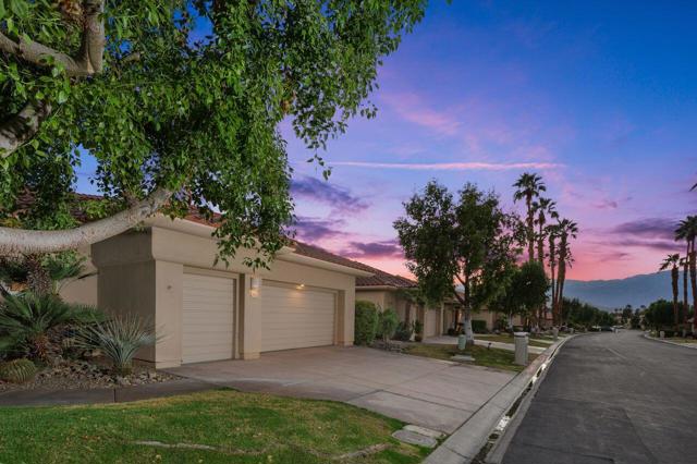 205 Kavenish Drive, Rancho Mirage CA: https://media.crmls.org/mediaz/78dba7e1-8714-49c8-ab02-ffbf7a2e632d.jpg