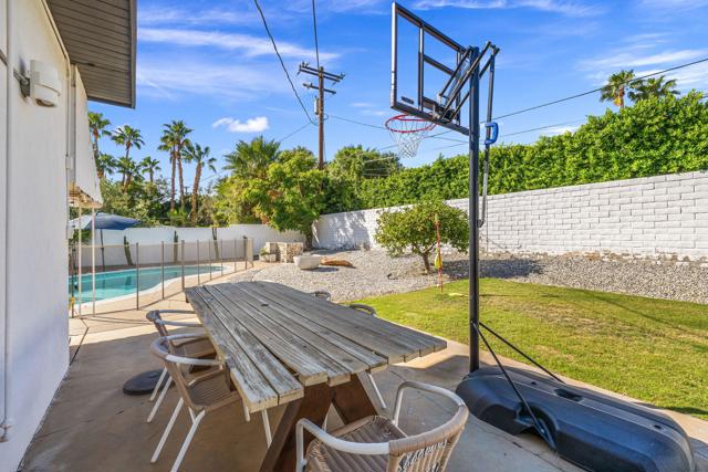 2211 N Starr Road, Palm Springs CA: https://media.crmls.org/mediaz/78dc0ba3-8a0b-470d-9460-e3bd17870030.jpg