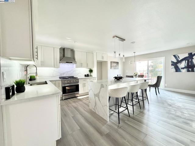 20595 Center St, Castro Valley CA: https://media.crmls.org/mediaz/78dc1828-cb0f-46d3-8a38-240cbbfa5c7d.jpg