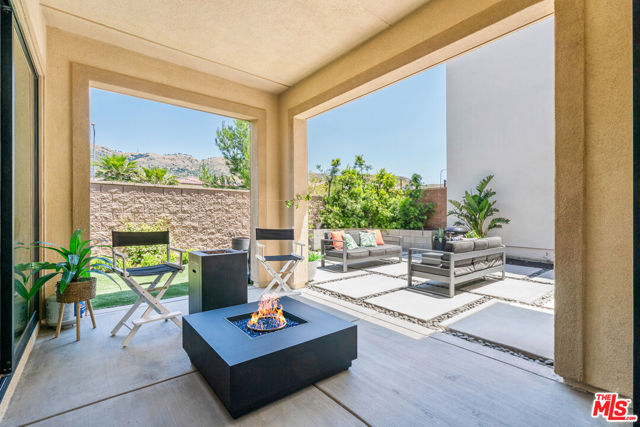 20763 Pine Cone Circle, Porter Ranch CA: https://media.crmls.org/mediaz/78de6543-147a-4cc0-bc9b-719a5830ee19.jpg