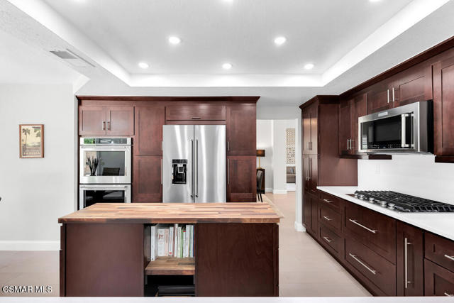 751 Lynnmere Drive, Thousand Oaks CA: https://media.crmls.org/mediaz/78de93f7-0a57-4c5b-8ce5-9aaa46c1daca.jpg